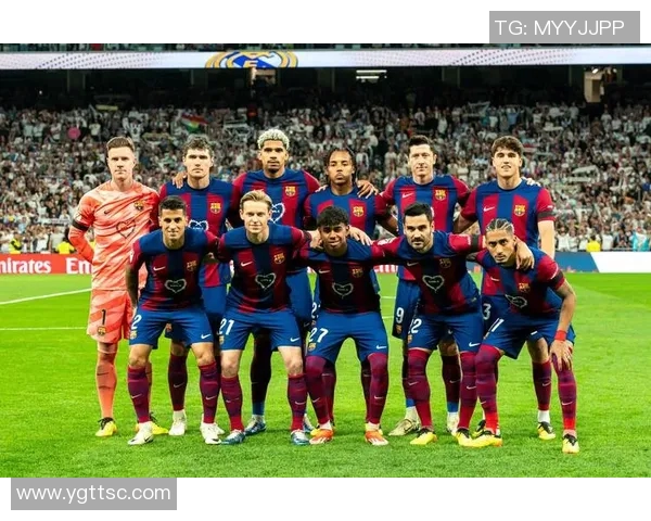 足球比赛中每队由多少名球员组成以及球员的具体分工分析